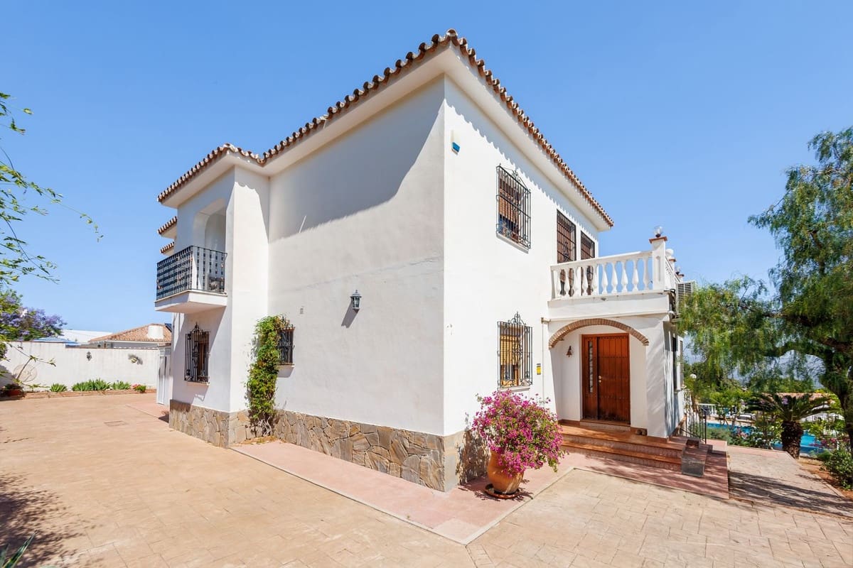6 quarto Moradia para venda em Alhaurin el Grande com piscina garagem - 845 000 € (Ref: 9895456)