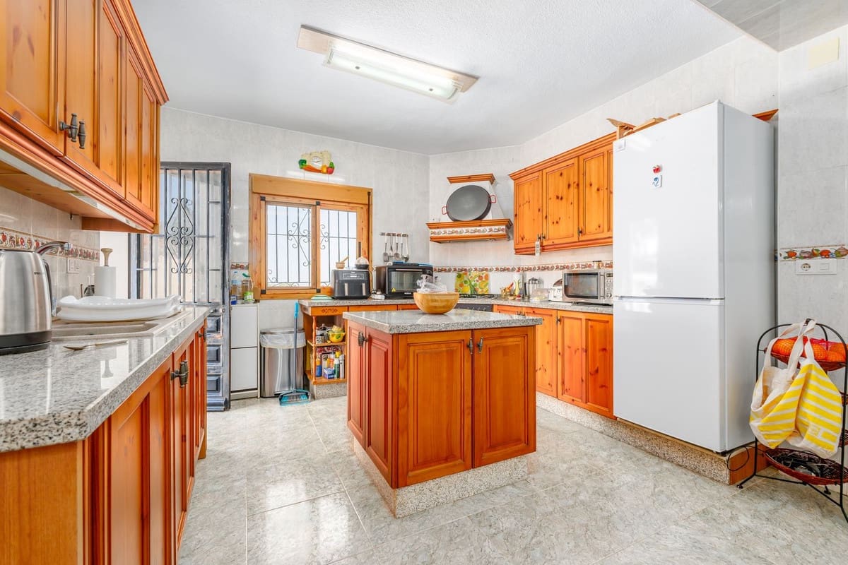 6 quarto Moradia para venda em Alhaurin el Grande com piscina garagem - 845 000 € (Ref: 9895456)