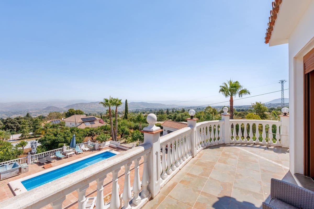 6 quarto Moradia para venda em Alhaurin el Grande com piscina garagem - 845 000 € (Ref: 9895456)