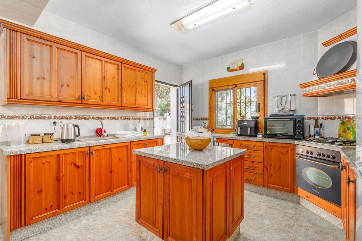 6 quarto Moradia para venda em Alhaurin el Grande com piscina garagem - 845 000 € (Ref: 9895456)
