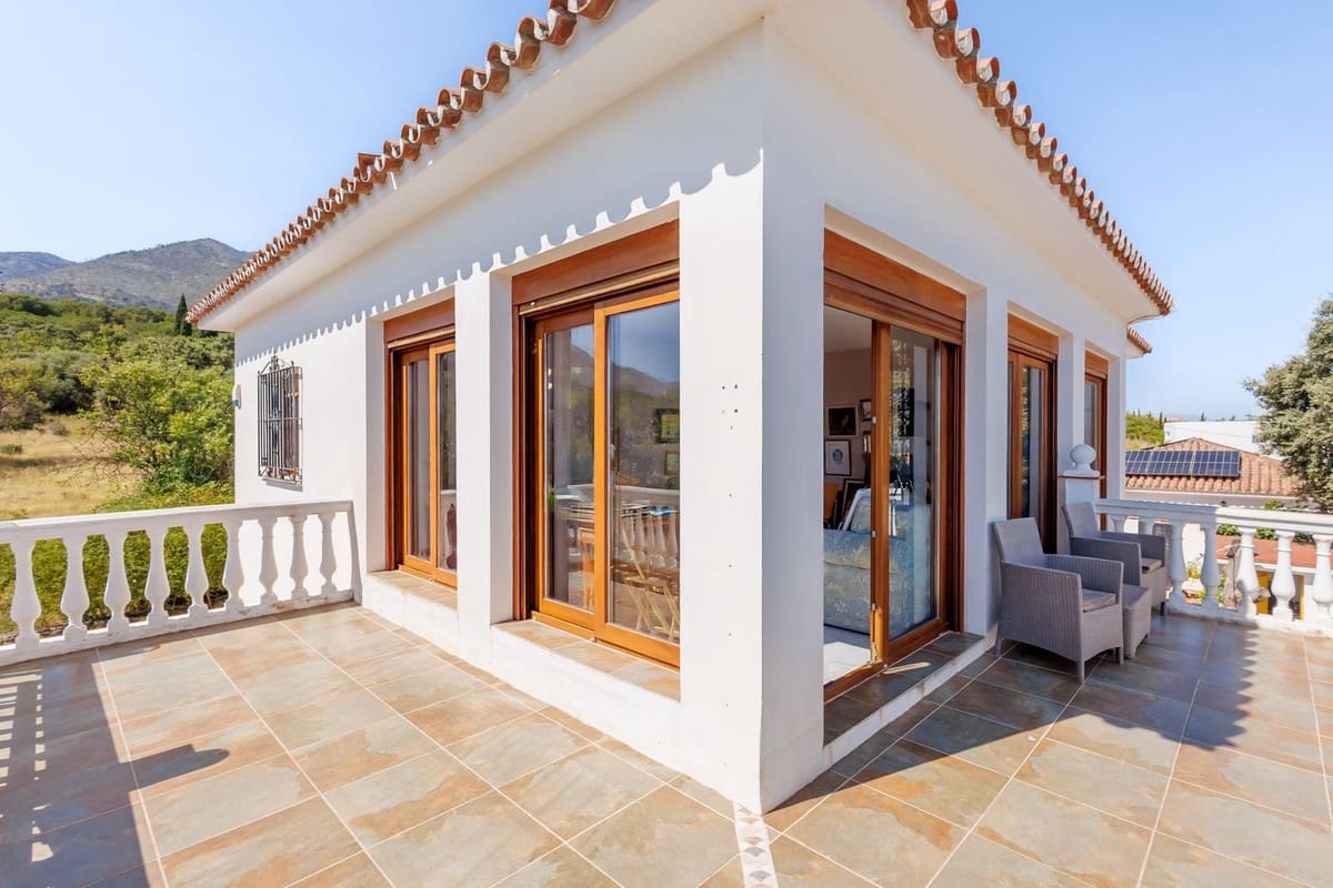6 quarto Moradia para venda em Alhaurin el Grande com piscina garagem - 845 000 € (Ref: 9895456)