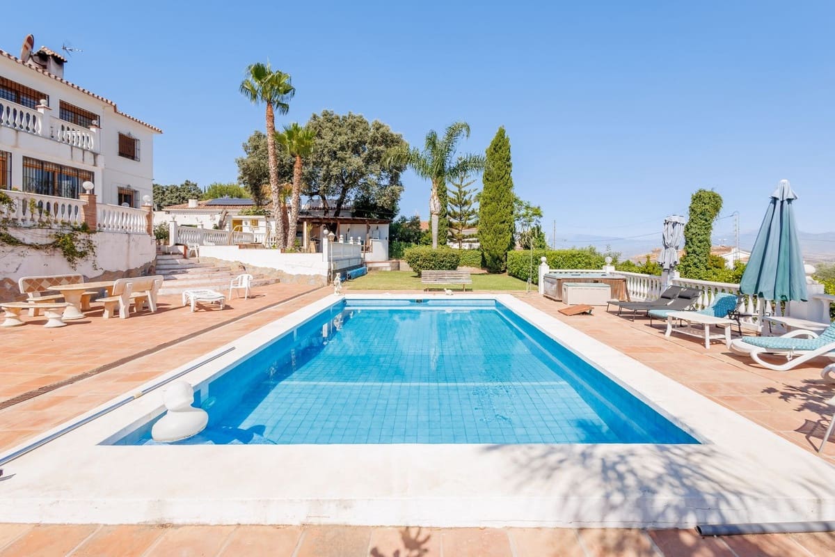 6 quarto Moradia para venda em Alhaurin el Grande com piscina garagem - 845 000 € (Ref: 9895456)