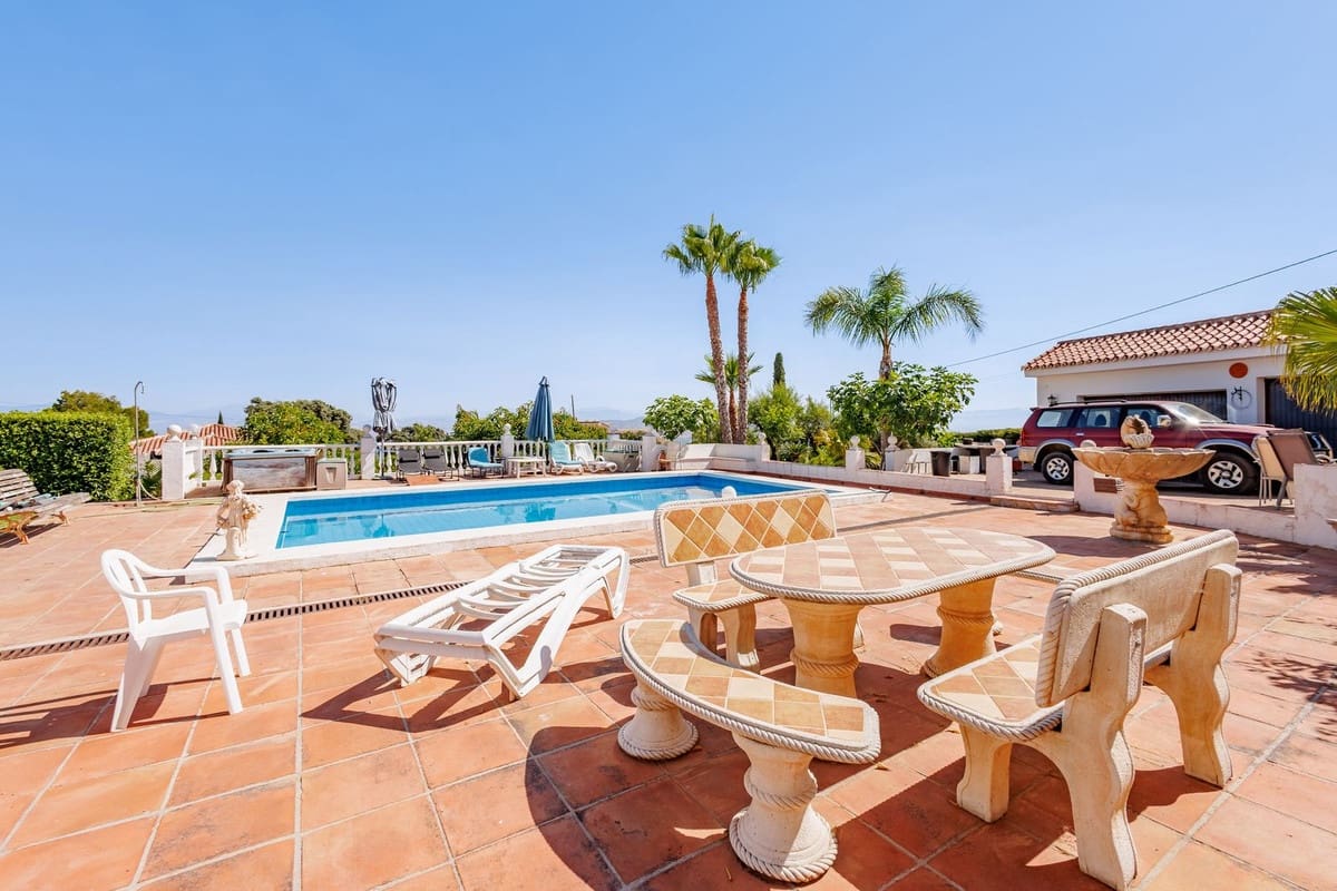6 quarto Moradia para venda em Alhaurin el Grande com piscina garagem - 845 000 € (Ref: 9895456)
