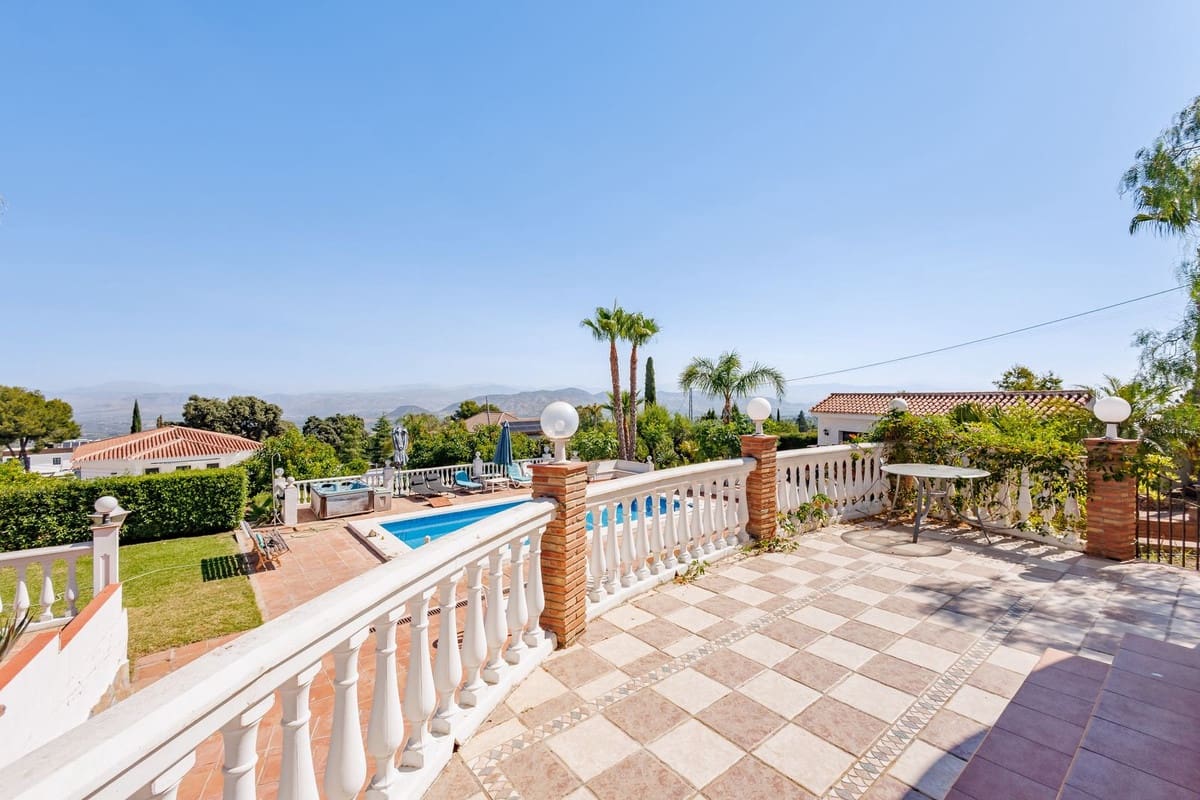 6 quarto Moradia para venda em Alhaurin el Grande com piscina garagem - 845 000 € (Ref: 9895456)