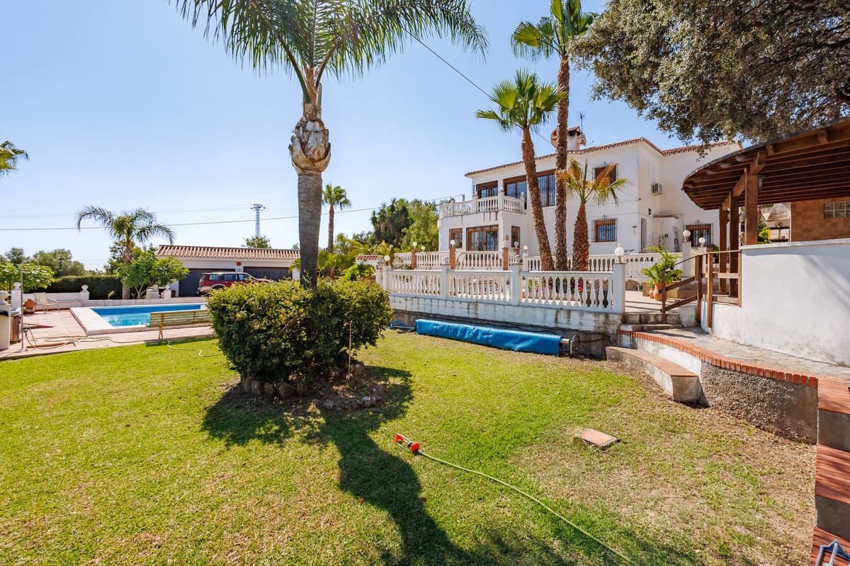 6 quarto Moradia para venda em Alhaurin el Grande com piscina garagem - 845 000 € (Ref: 9895456)
