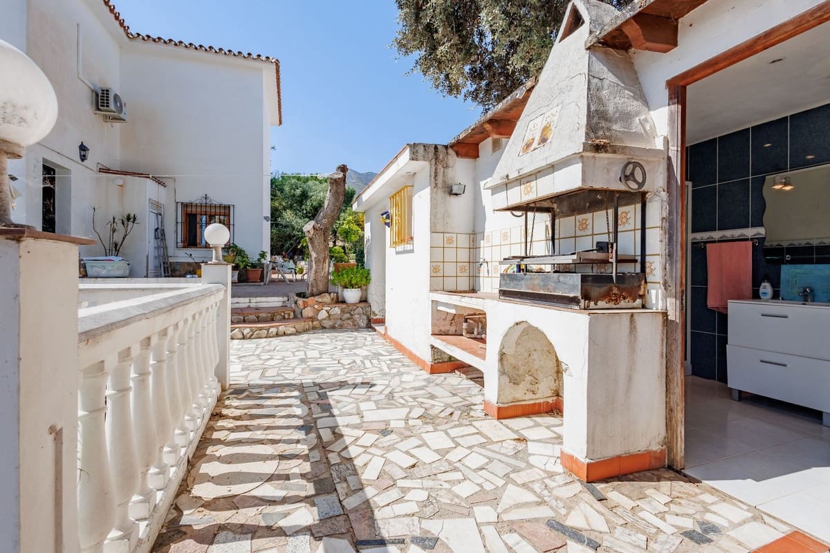 6 quarto Moradia para venda em Alhaurin el Grande com piscina garagem - 845 000 € (Ref: 9895456)