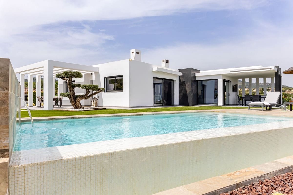 3 soverom Villa til salgs i Alhaurin el Grande med svømmebasseng - € 895 000 (Ref: 9928385)