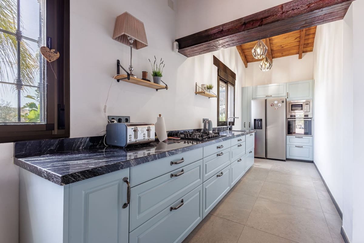 3 soverom Villa til salgs i Coin med svømmebasseng garasje - € 745 000 (Ref: 9965951)