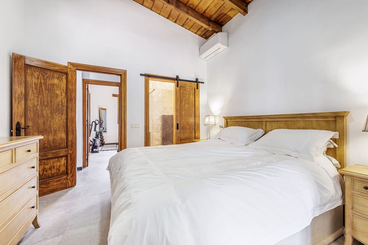 3 soverom Villa til salgs i Coin med svømmebasseng garasje - € 745 000 (Ref: 9965951)