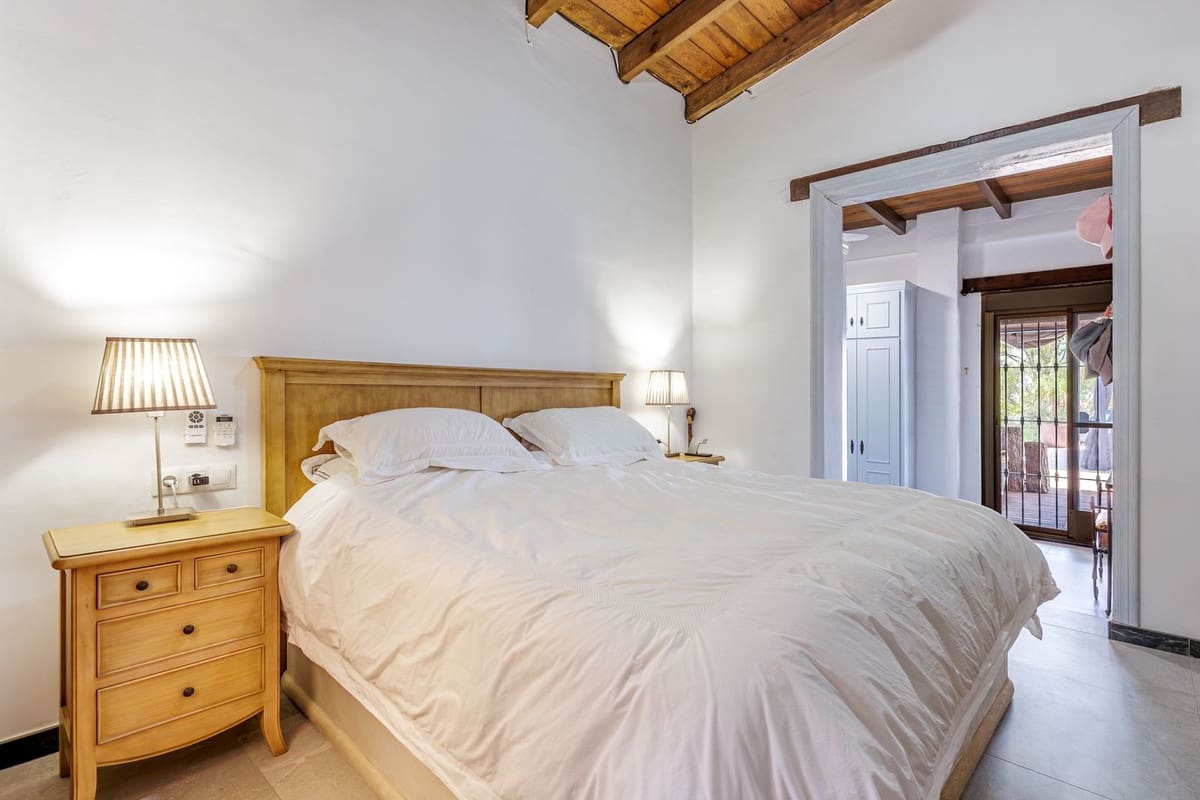 3 soverom Villa til salgs i Coin med svømmebasseng garasje - € 745 000 (Ref: 9965951)