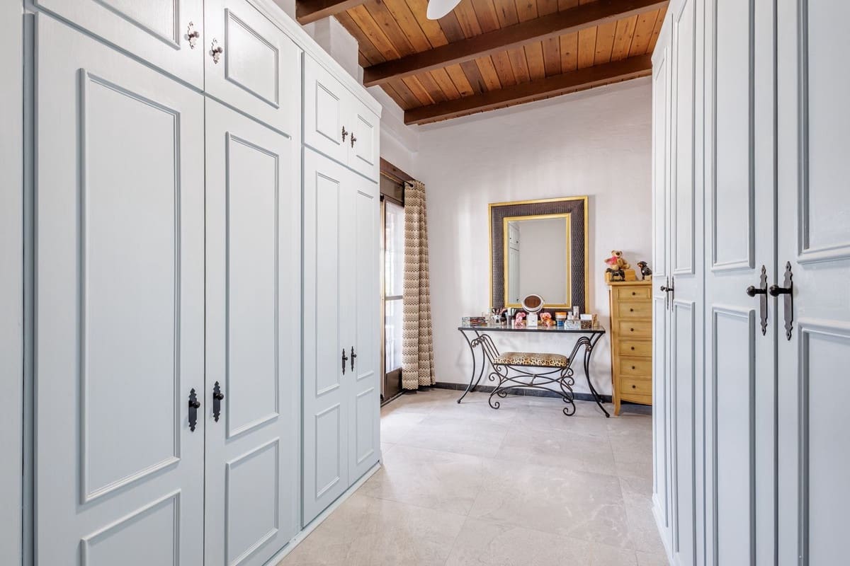 3 soverom Villa til salgs i Coin med svømmebasseng garasje - € 745 000 (Ref: 9965951)