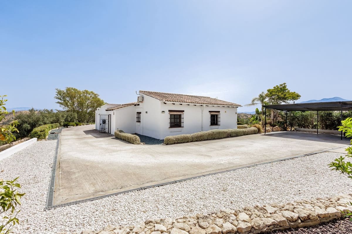 3 soverom Villa til salgs i Coin med svømmebasseng garasje - € 745 000 (Ref: 9965951)