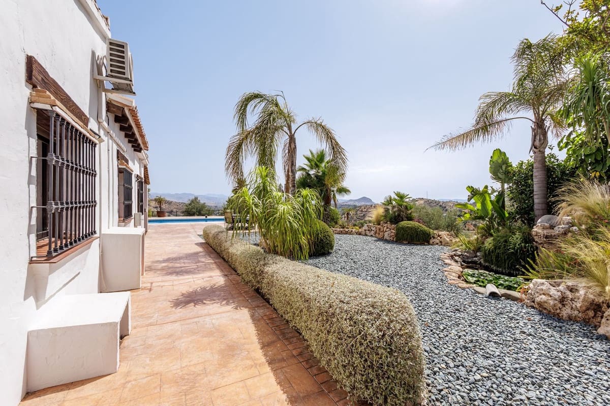 3 soverom Villa til salgs i Coin med svømmebasseng garasje - € 745 000 (Ref: 9965951)