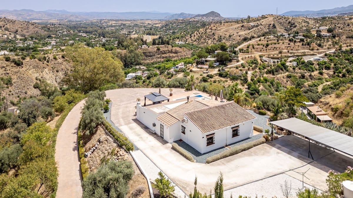 3 soverom Villa til salgs i Coin med svømmebasseng garasje - € 745 000 (Ref: 9965951)