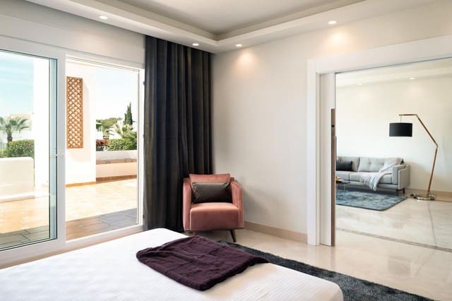 Apartamento de 2 habitaciones en Marbella en venta con piscina garaje - 1.390.000 € (Ref: 10041831)