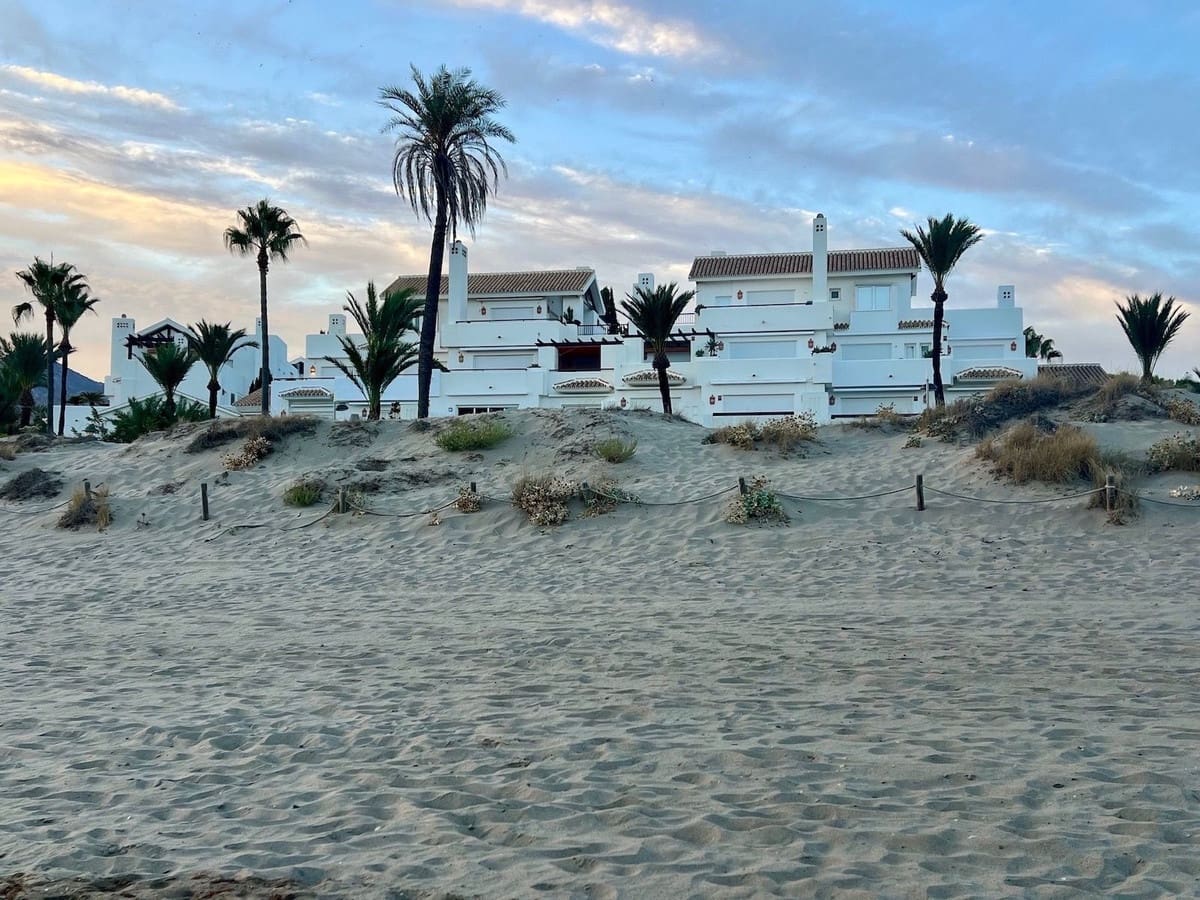 Apartamento de 2 habitaciones en Marbella en venta con piscina garaje - 1.390.000 € (Ref: 10041831)