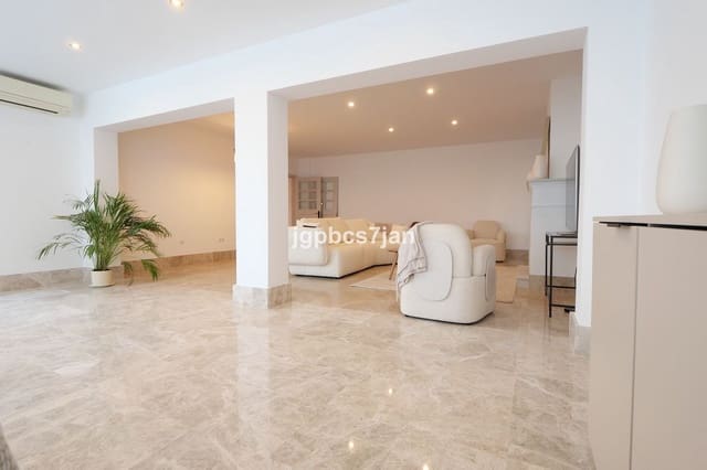 Ático de 3 habitaciones en Santa Clara, Marbella en venta con piscina garaje - 739.990 € (Ref: 10061217)