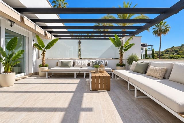 Ático de 3 habitaciones en Santa Clara, Marbella en venta con piscina garaje - 739.990 € (Ref: 10061217)