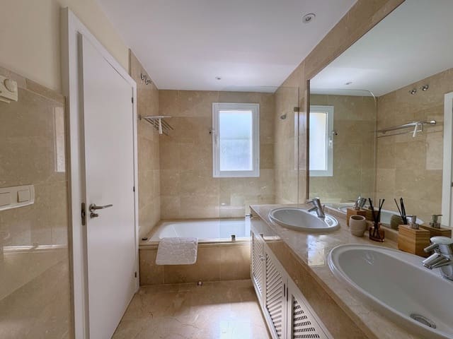 3 quarto Penthouse para venda em La Mairena, Ojen com piscina garagem - 595 000 € (Ref: 10065089)