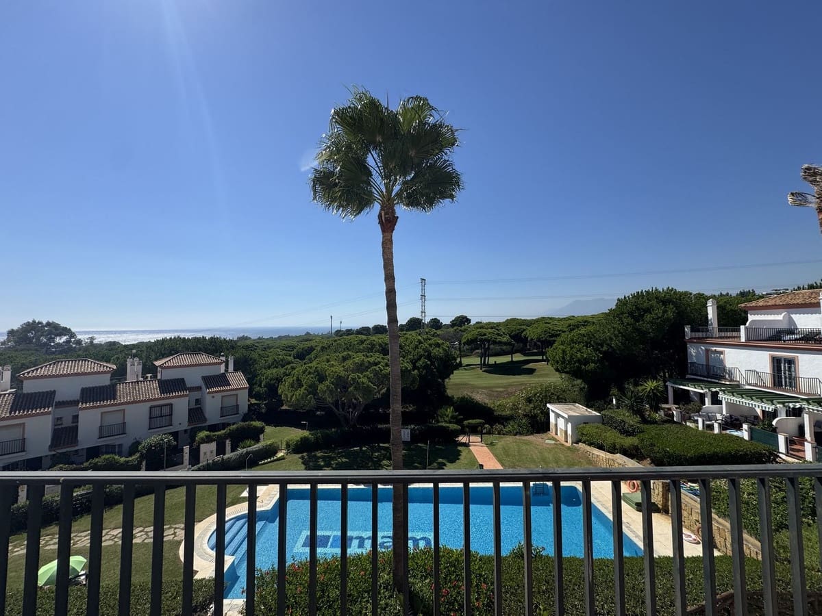 2 soveværelse Rækkehus til salg i Cabopino med swimmingpool garage - € 525.000 (Ref: 10085015)