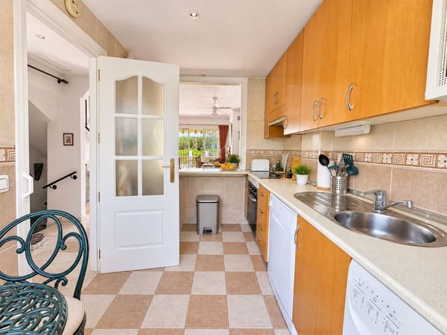 2 quarto Moradia em Banda para venda em Cabopino, Marbella com piscina garagem - 525 000 € (Ref: 10085015)