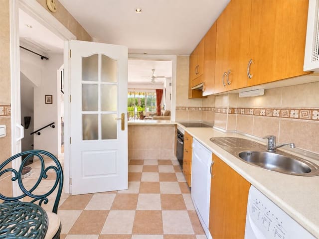2 soverom Rekkehus til salgs i Cabopino, Marbella med svømmebasseng garasje - € 525 000 (Ref: 10085015)