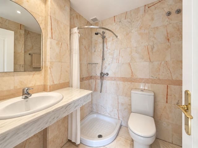 2 soverom Rekkehus til salgs i Cabopino, Marbella med svømmebasseng garasje - € 525 000 (Ref: 10085015)
