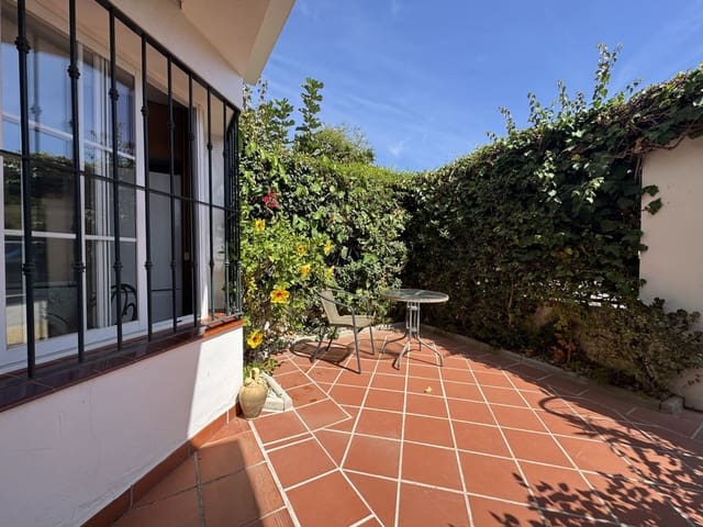 2 soverom Rekkehus til salgs i Cabopino, Marbella med svømmebasseng garasje - € 525 000 (Ref: 10085015)