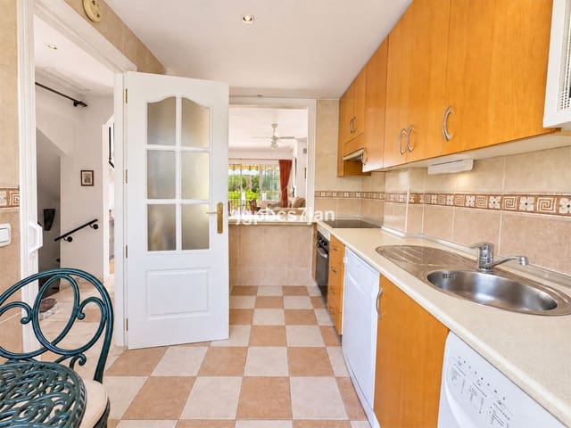 2 soverom Rekkehus til salgs i Cabopino, Marbella med svømmebasseng garasje - € 525 000 (Ref: 10085015)