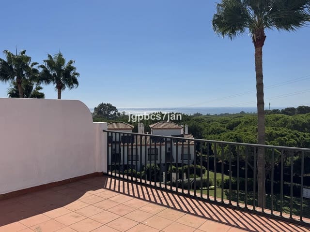 2 soverom Rekkehus til salgs i Cabopino, Marbella med svømmebasseng garasje - € 525 000 (Ref: 10085015)