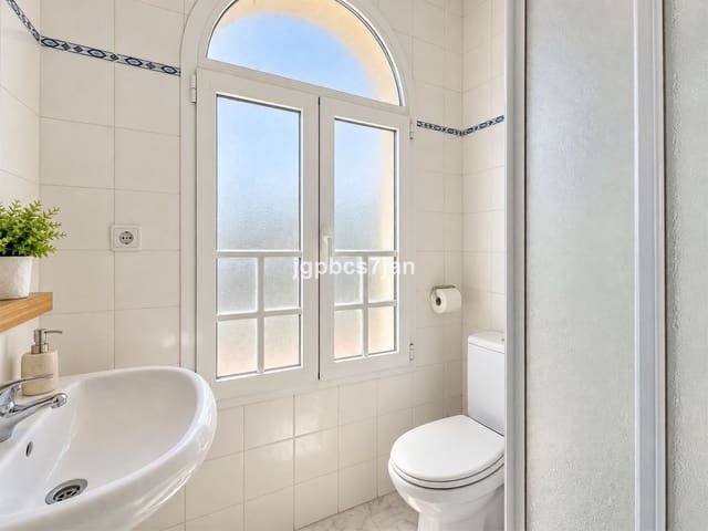 2 makuuhuone Huoneisto myytävänä paikassa Cabopino, Marbella mukana uima-altaan 
autotalli - 595 000 € (Ref: 10088625)