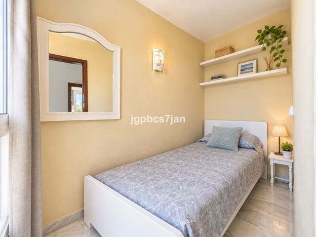 2 makuuhuone Huoneisto myytävänä paikassa Cabopino, Marbella mukana uima-altaan 
autotalli - 595 000 € (Ref: 10088625)