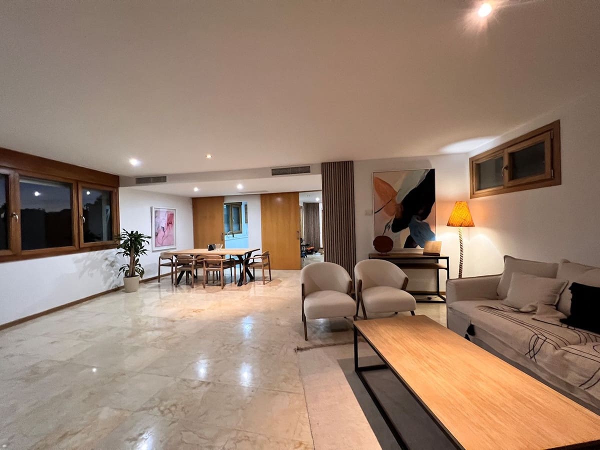 3 bedroom Penthouse for sale in Marbella with pool garage - € 2,900,000 (Ref: 10089968)