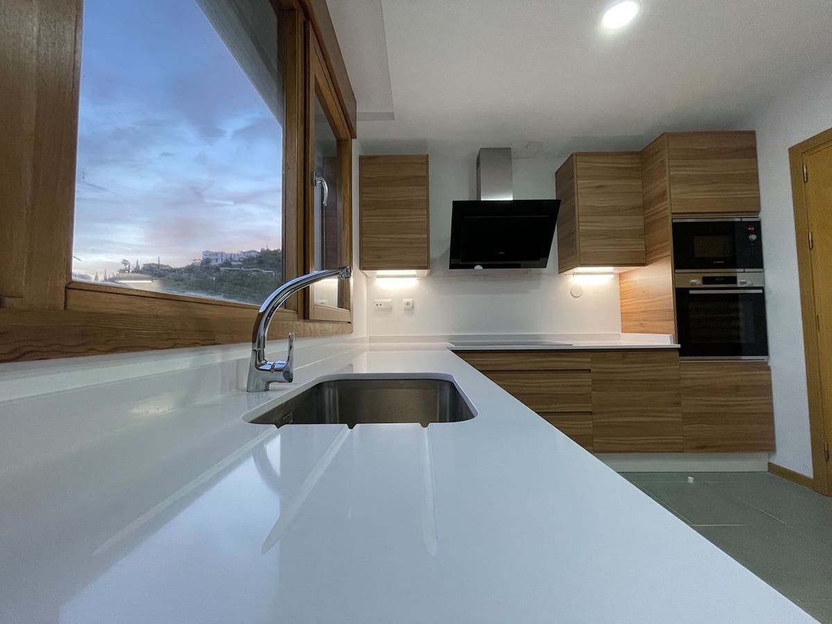 3 bedroom Penthouse for sale in Marbella with pool garage - € 2,900,000 (Ref: 10089968)
