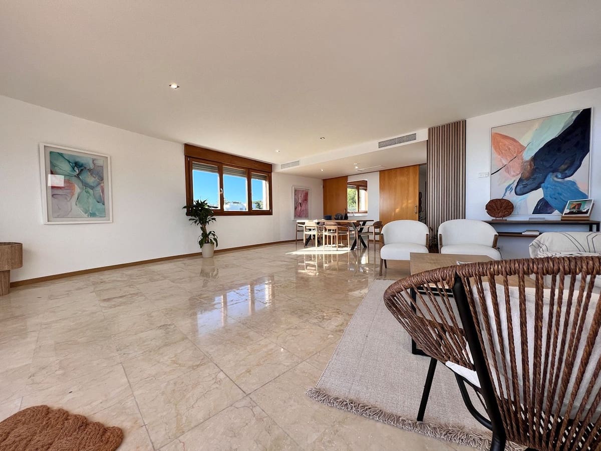3 bedroom Penthouse for sale in Marbella with pool garage - € 2,900,000 (Ref: 10089968)