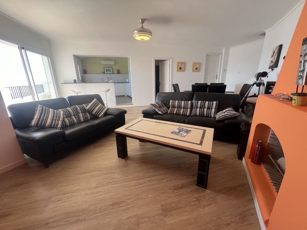 3 bedroom Apartment for sale in Cabopino with pool - € 990,000 (Ref: 10095460)