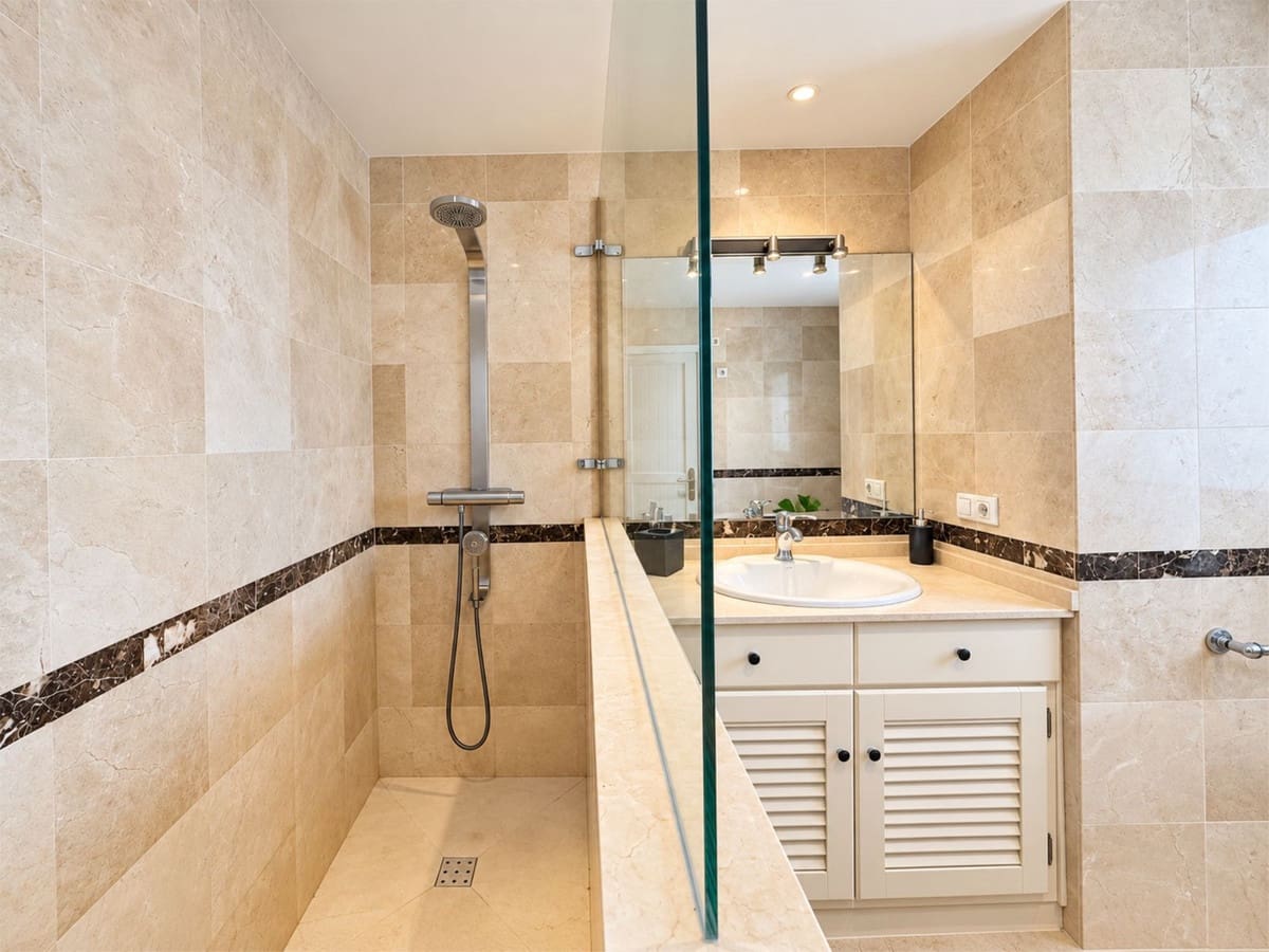 4 bedroom Apartment for sale in Cabopino with pool garage - € 1,150,000 (Ref: 10095460)