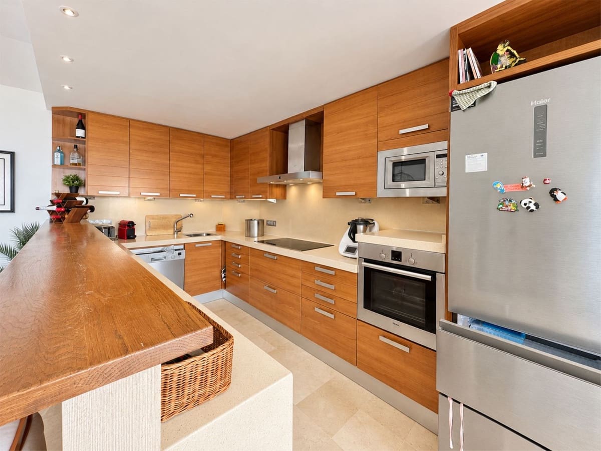 4 bedroom Apartment for sale in Cabopino with pool garage - € 1,150,000 (Ref: 10095460)