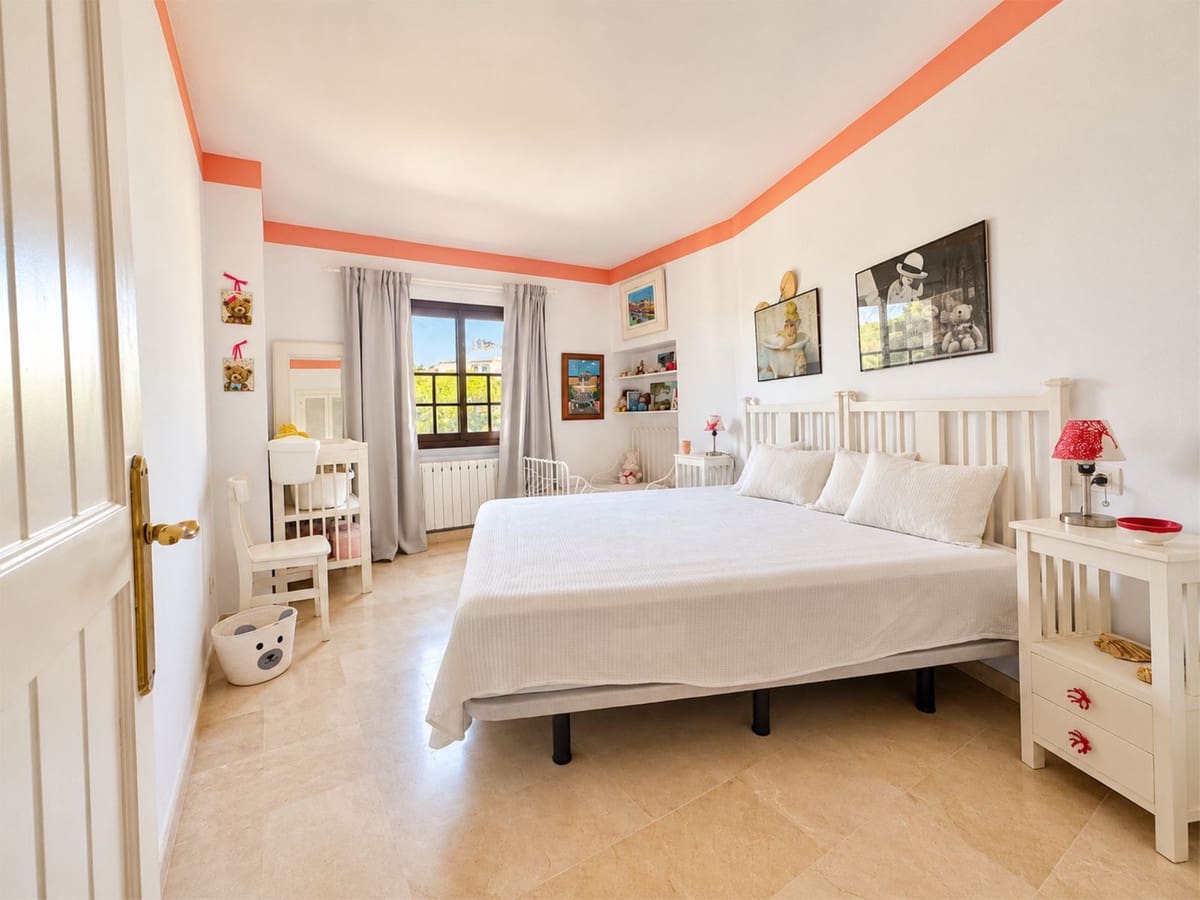 4 bedroom Apartment for sale in Cabopino with pool garage - € 1,150,000 (Ref: 10095460)