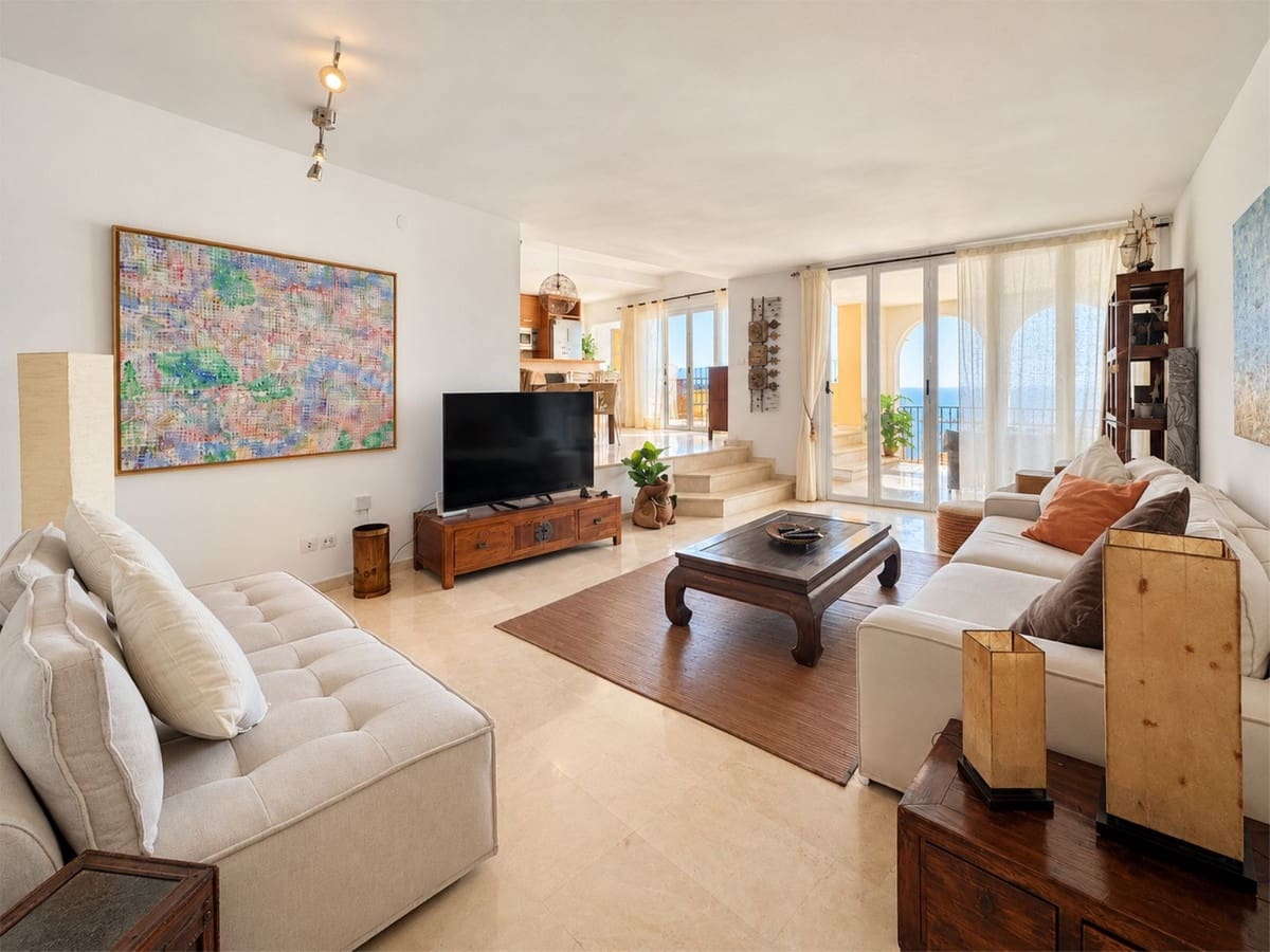 4 bedroom Apartment for sale in Cabopino with pool garage - € 1,150,000 (Ref: 10095460)