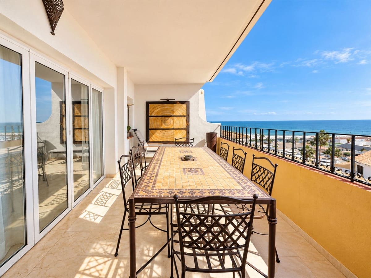 4 bedroom Apartment for sale in Cabopino with pool garage - € 1,150,000 (Ref: 10095460)