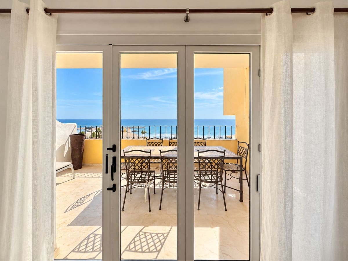 4 bedroom Apartment for sale in Cabopino with pool garage - € 1,150,000 (Ref: 10095460)