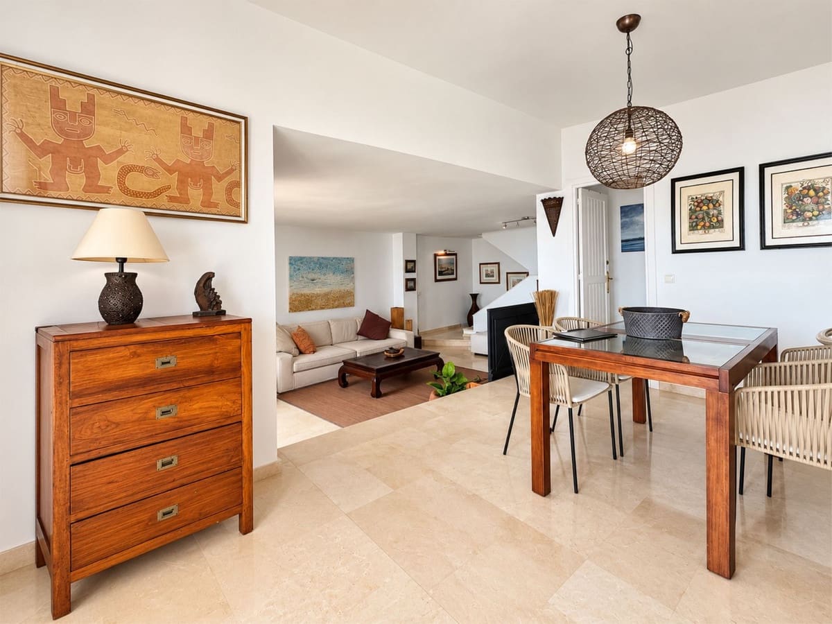 4 bedroom Apartment for sale in Cabopino with pool garage - € 1,150,000 (Ref: 10095460)