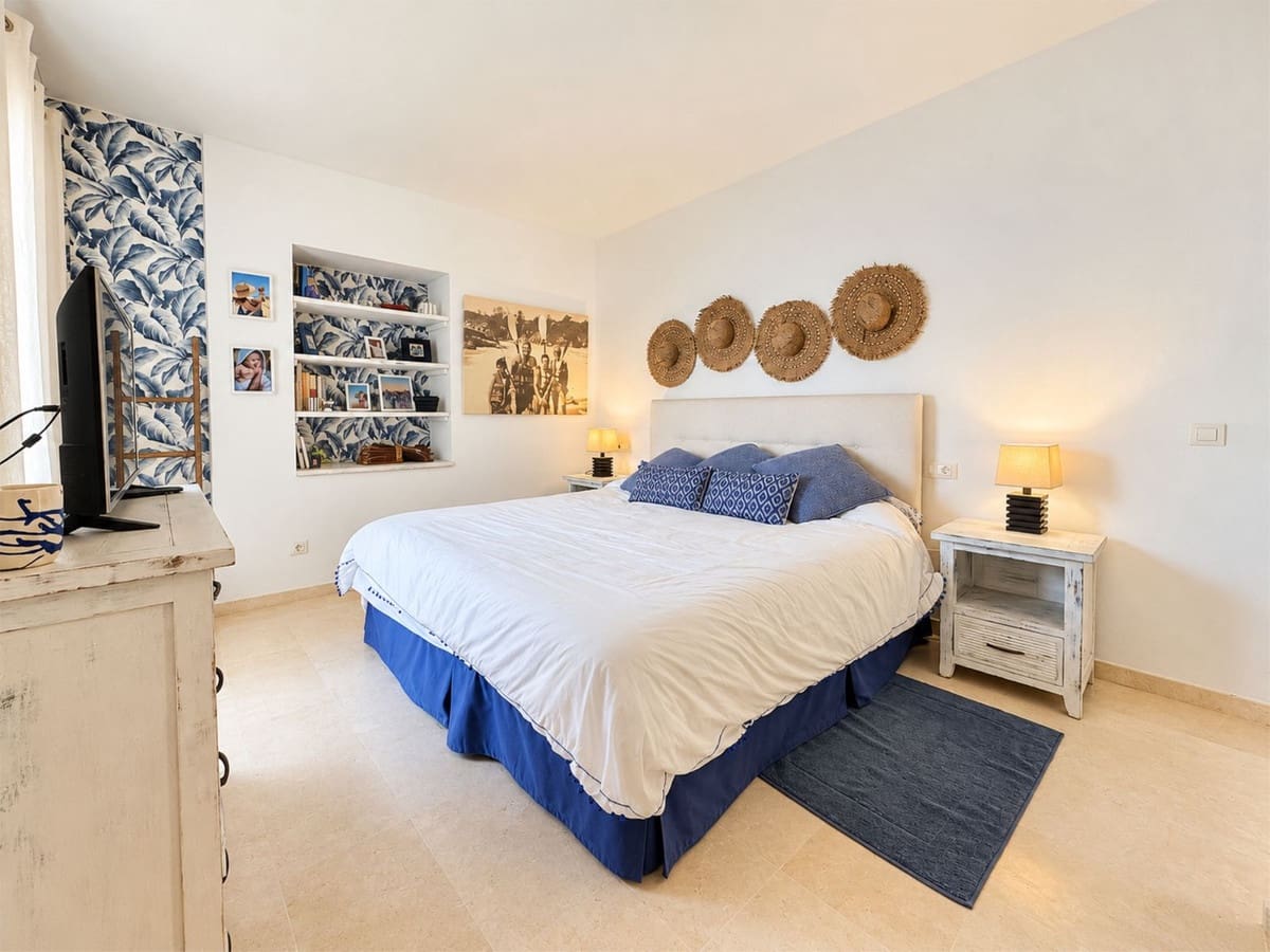 4 bedroom Apartment for sale in Cabopino with pool garage - € 1,150,000 (Ref: 10095460)