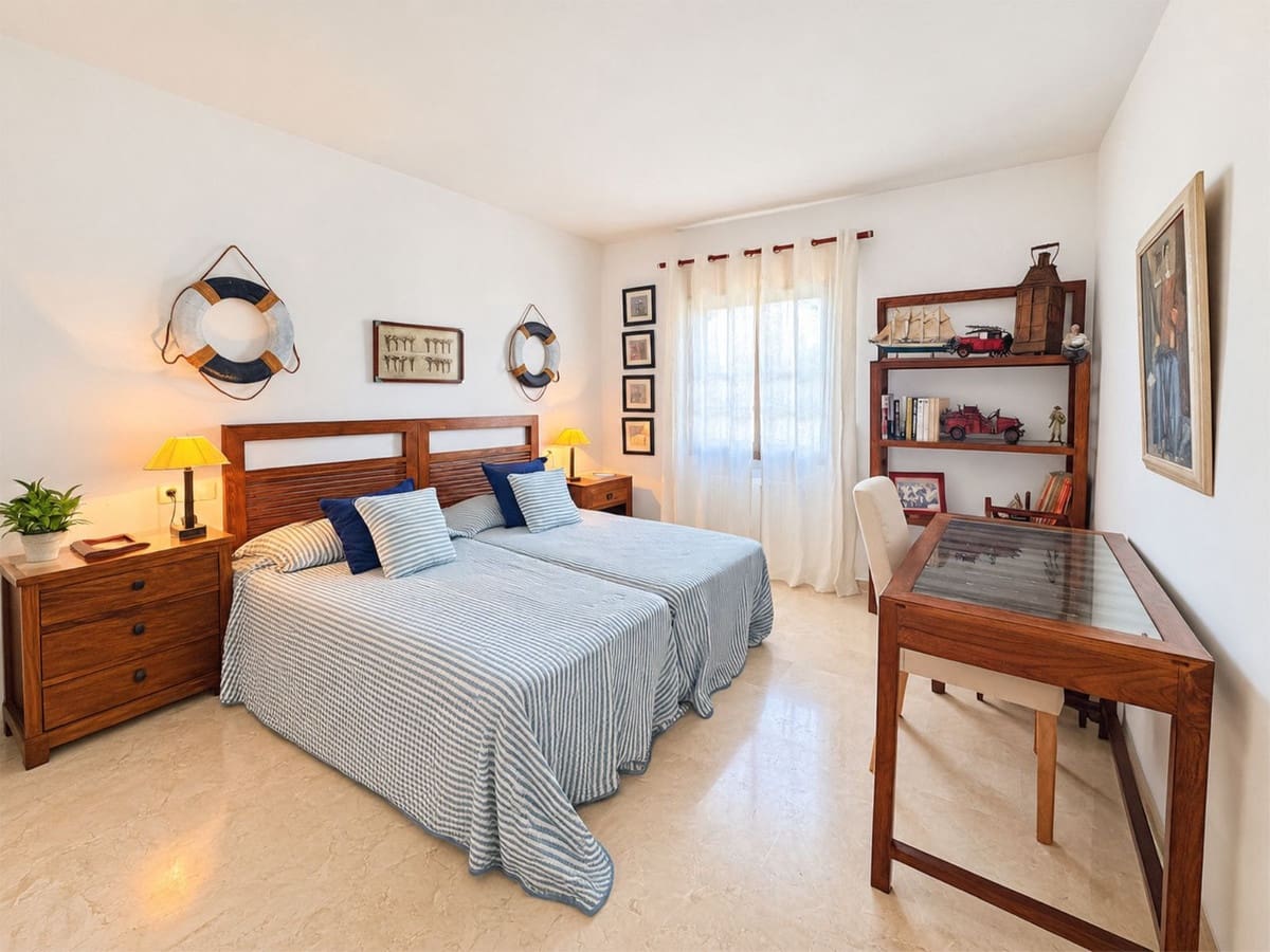4 bedroom Apartment for sale in Cabopino with pool garage - € 1,150,000 (Ref: 10095460)