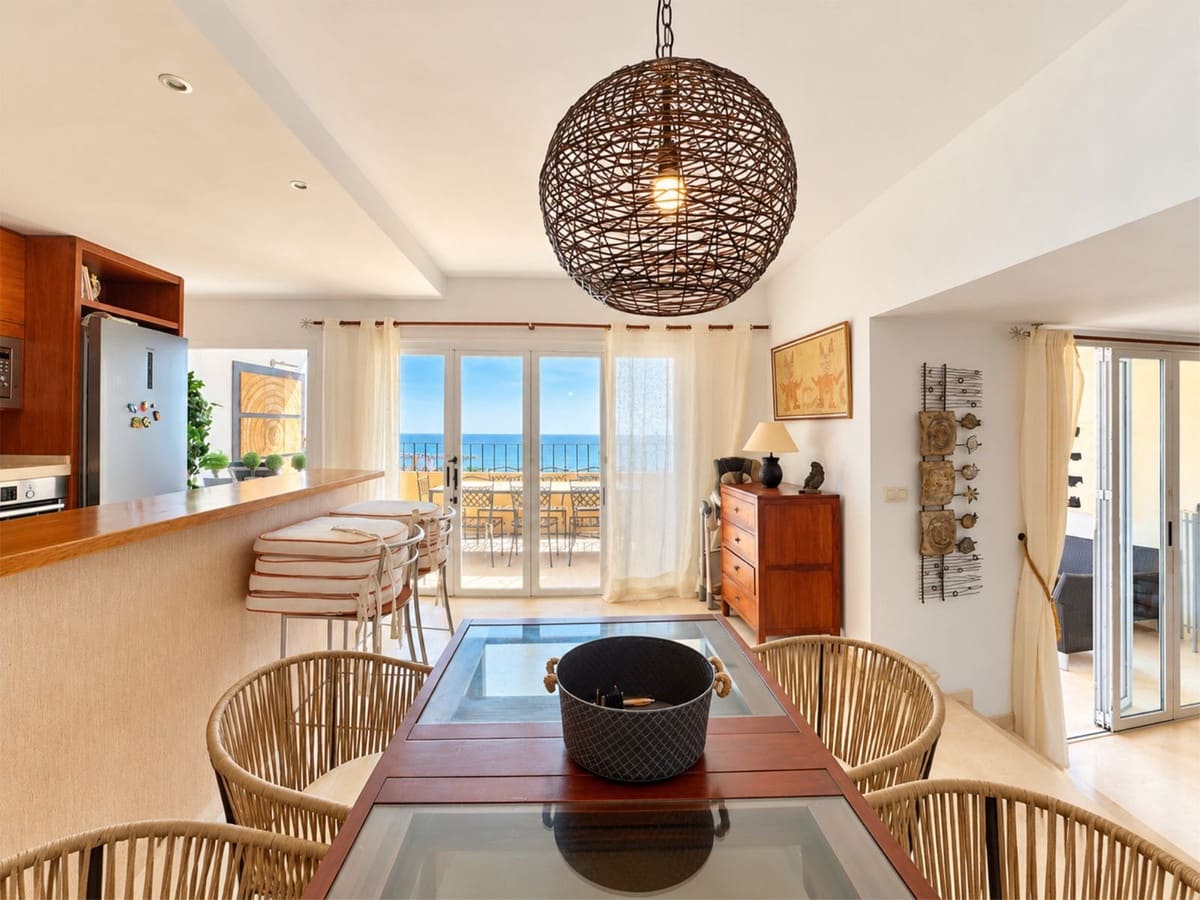 4 bedroom Apartment for sale in Cabopino with pool garage - € 1,150,000 (Ref: 10095460)
