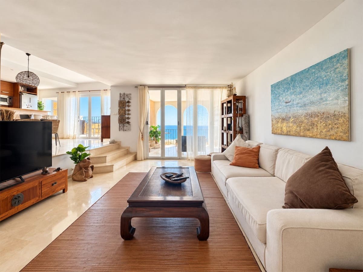 4 bedroom Apartment for sale in Cabopino with pool garage - € 1,150,000 (Ref: 10095460)