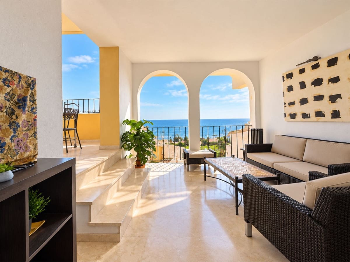 4 bedroom Apartment for sale in Cabopino with pool garage - € 1,150,000 (Ref: 10095460)