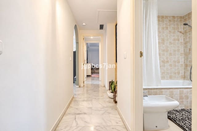 2 soverom Leilighet til salgs i La Reserva, Marbella med svømmebasseng garasje - € 329 900 (Ref: 10095461)