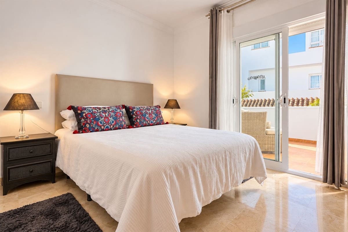 3 bedroom Apartment for sale in La Mairena with pool garage - € 449,999 (Ref: 10111060)